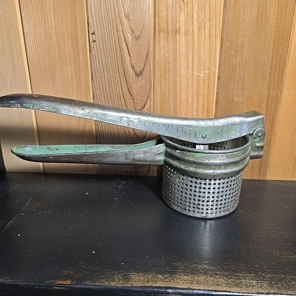 Primitive Green Handle Ricer‎ Potato Masher Food Press Metal